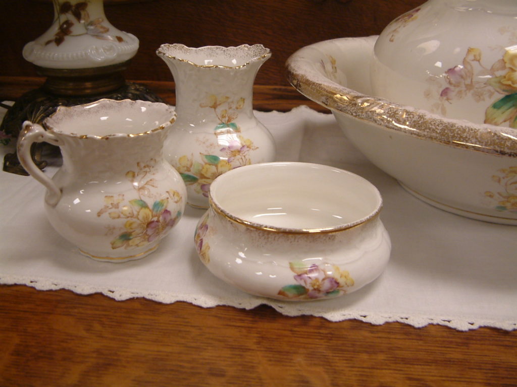 Knowles Pitcher and Bowl 5 Pc Set Salado Creek Antiques