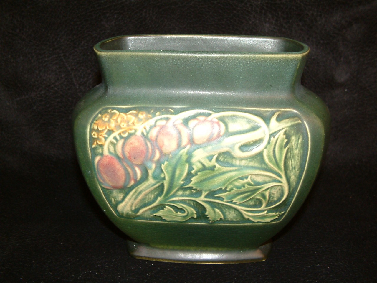 roseville rosecraft paneled pillow vase