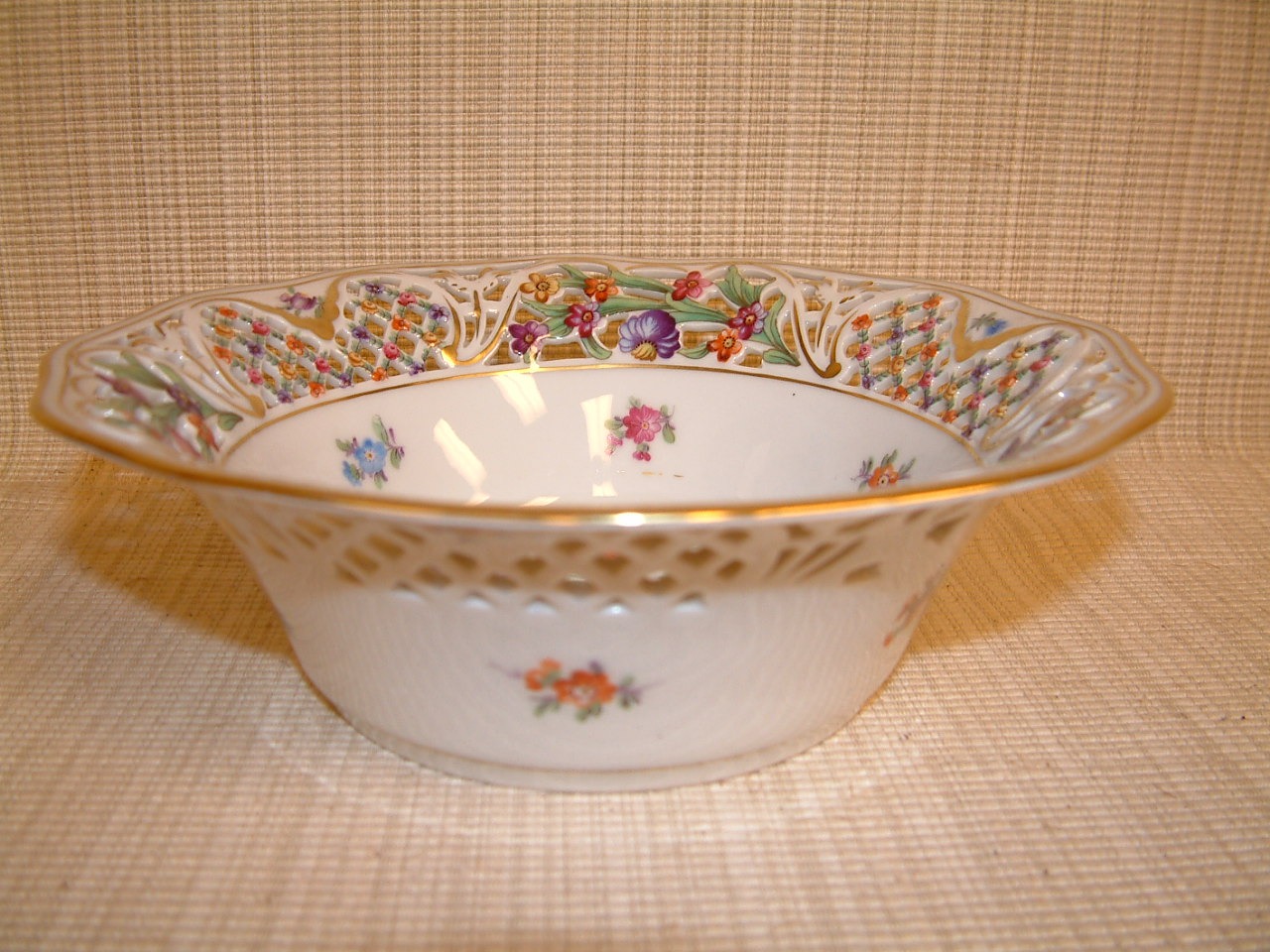 schumann dresden reticulated edge bowl