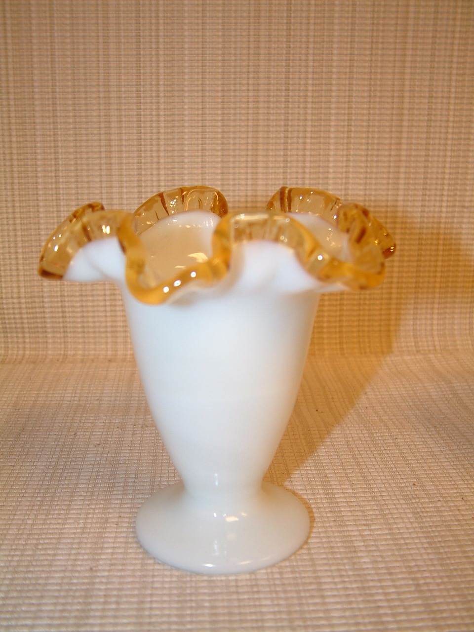 fenton gold crest small vase