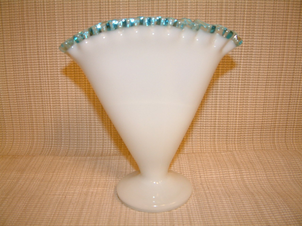Fenton Aqua Crest ruffled fan vase